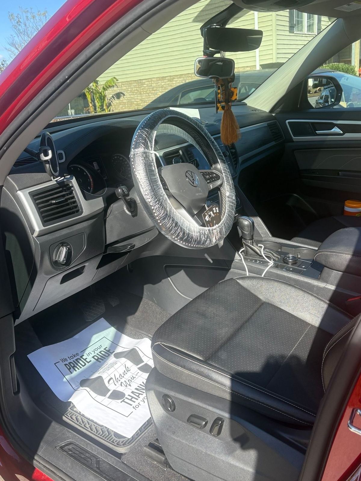 Volkswagen Atlas interior after detailing: clean floor mat, dash, and seats